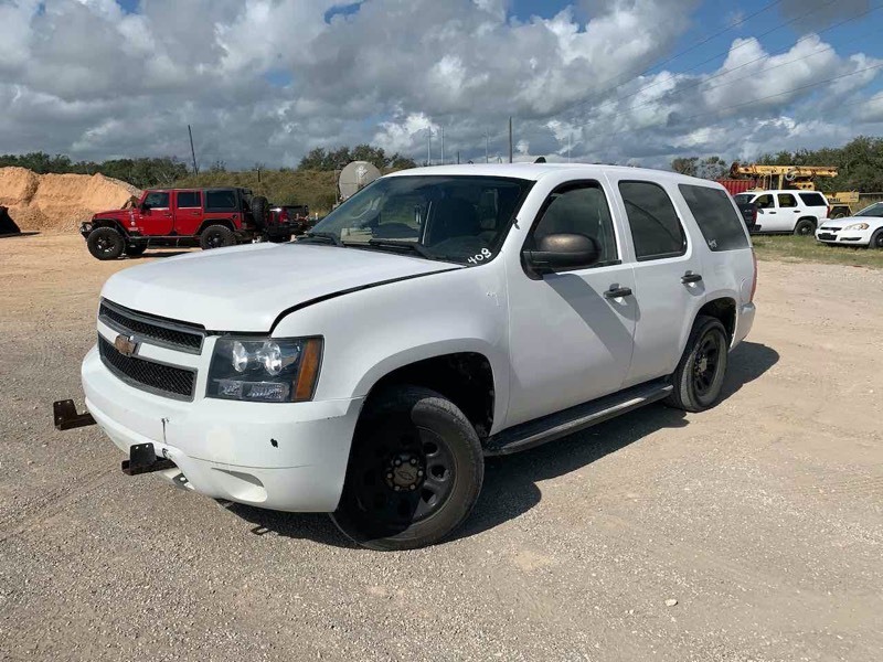 lot 408 image: 2010 Chevrolet Tahoe Police Vehicle, white, see video, broken windows, mileage 201,491,  (VIN  1GNMCAE09AR157635)