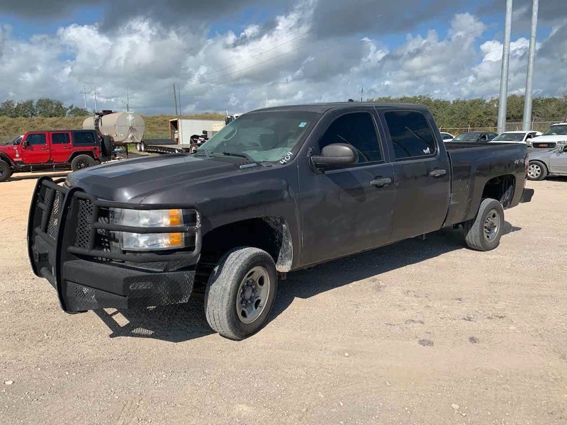 lot 409 image: 2010 Chevrolet Pickup 2500 4x4, Police Vehicle, no back seat, see video,  mileage 156,216, see video  (VIN  1GC4KVBG3AF139461)