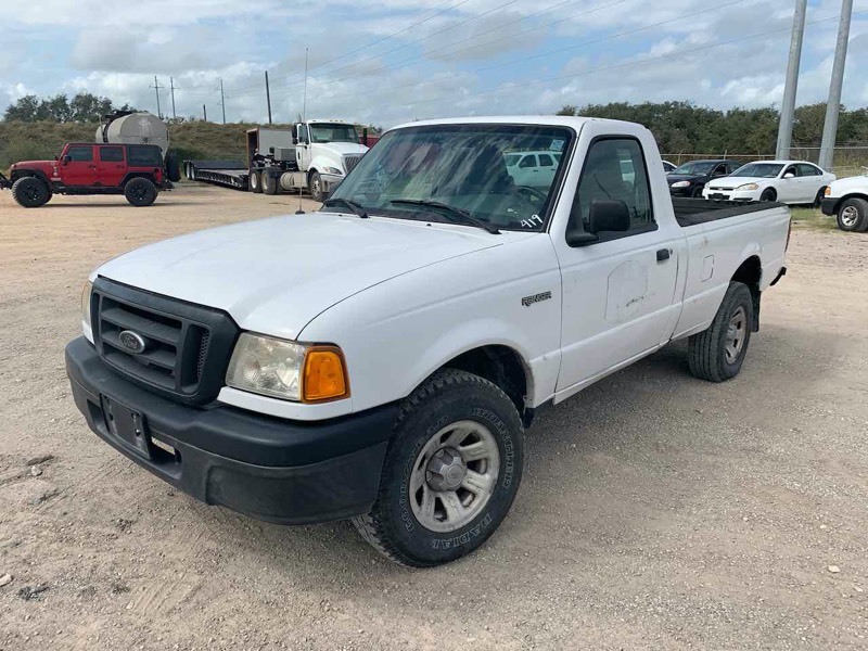 lot 419 image: 2004 Ford Ranger 4x4 pickup (mosquito truck), white, started, mileage 50,813, see video  (VIN  1FTZR11E34PA83305)