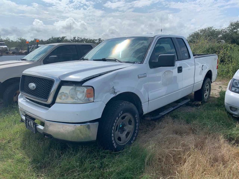 lot 422 image: 2007 Ford F150 4x4 Pickup, mileage unknown, missing parts, not running  (VIN  1FTPX14V57FA43262)
