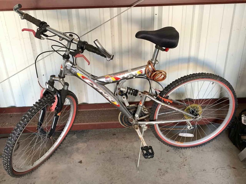 lot 550 image: Asset Forfeiture  Lynx Boulder 21 Speed, 26 bicycle