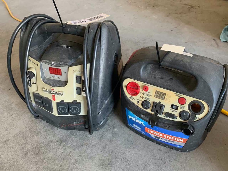 lot 559 image: Asset Forfeiture  (2) 12V Jump Boxes Schumacher, Peak