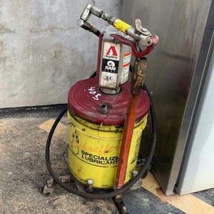 lot 405 image: Grease Gun