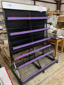 lot 412 image: Merchandising Rack