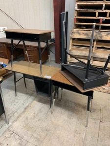 lot 431 image: (4) Student Desks