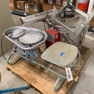 lot 435 image: Kiln & Pottery Wheel