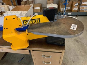 lot 462 image: Dewalt 20 Scroll Saw DW788