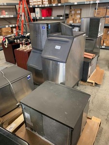 lot 464 image: Salvage Ice MachinesBins (not working)