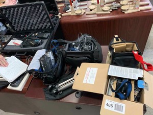 lot 466 image: Cameras, Camcorders, tripod, etc.
