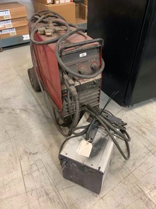 lot 473 image: (2) Mig Welders Lincoln Wire-Matic 255 Wire Welder & Hobart Handler 135