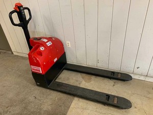 lot 483 image: Dayton Power Hydraulic Pallet Truck (not working)