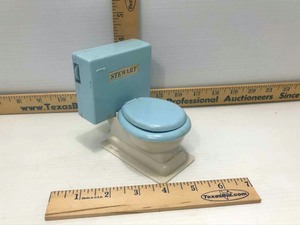 lot 524 image: So Vintage  A Stewart, Little John 9V Transistor Radio