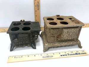 lot 526 image: (2) Vintage Doll Stoves, Cast Iron & Tin