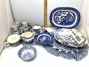lot 530 image: AntiqueVintage Blue & White Dishes