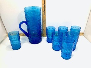 lot 564 image: Groovy Mid-Century Blue Tall Pitcher & Drinking Glasses
