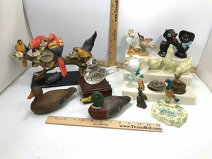 lot 566 image: Birds & Fowl Figurines, Night Light