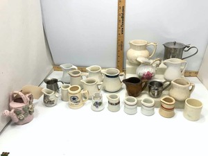 lot 608 image: Assorted Creamers