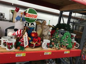 lot 613 image: Assorted Chrismas Decorations