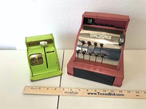 lot 709 image: (2) Toy Cash Register Banks Tom Thumb, Nickels Dimes Quarters