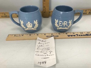 lot 712 image: Jasperware Mugs (blue with initials E&R)