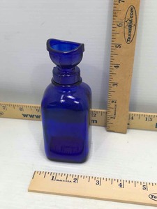 lot 632 image: Cobalt Eye Wash Cup & Bottle