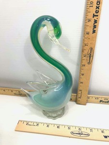 lot 639 image: Art Glass Swan (fire)