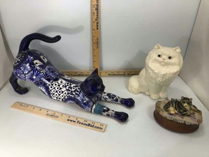 lot 648 image: Cats  Blue & White Mexico Pottery,  White Painted Ceramic Planter, Music Box