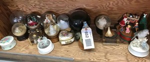 lot 652 image: Assorted Music Boxes, Old Water Globe musical