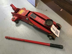 lot 654 image: MVP Super Lift Mod. F-395WM 4,000 capacity small floor jack