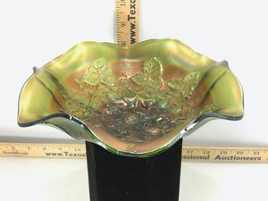 lot 657 image: Carnival Glass Bowl Green, Strawberries