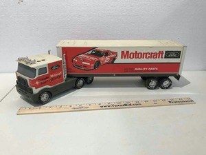 lot 689 image: (1) Car Carrier, Vintage, Ford Motorcraft