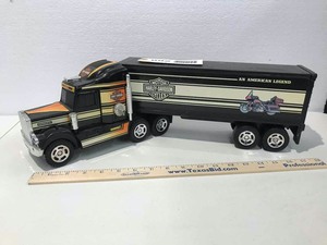 lot 692 image: (1) Car Carrier Harley Davidson (battery powered)
