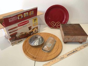 lot 722 image: Rubbermaid Food Storage Bowls, Steamer, Cutting Board, Butter Dish, (2) Red Plates