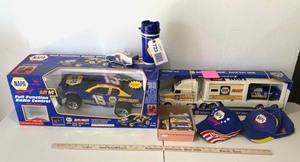 lot 723 image: Asst. NAPA Toy Cars, Car Haulers