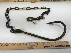 lot 732 image: Mustad & Son Oslo Norway 9 Hook on Chain