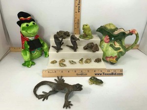 lot 739 image: Frogs Figurines, Plush, Pitcher Lizard Cast Iron Figurine Gators
