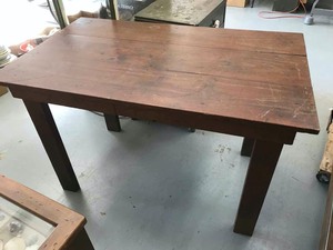 lot 914 image: Primitive Antique Pine Table with Three Board Top