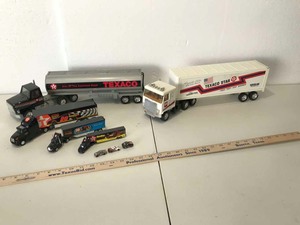lot 782 image: (4) Toys Texaco Tankers