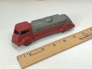 lot 809 image: Antique Toy Tootsietoy Texaco Tanker Truck