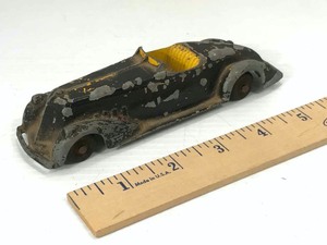 lot 811 image: Antique Toy Tootsietoy Black Boat Tale Speester
