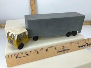 lot 814 image: Old Toy Ralstoy 18 Moving Truck