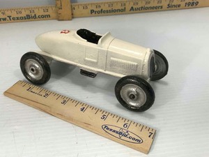 lot 816 image: Toy Cast Iron Boat Tail Roadster
