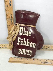 lot 827 image: Vintage Marketing Pabst Blue Ribbon Bouts, Boxing Glove (plastic)