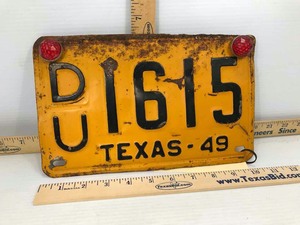 lot 836 image: (1) 1949 Texas License Plate (DU 1615) with Reflectors