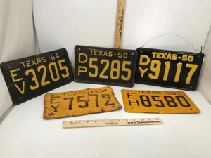 lot 837 image: (5) Old Texas License Plates
