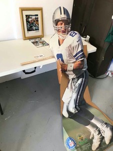 lot 867 image: Old Dallas Cowboy Memorabilia (3)