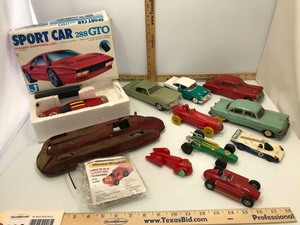 lot 886 image: Asst. Toy Cars