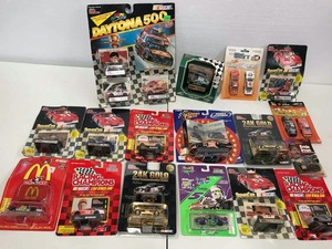 lot 902 image: (1) Box Small Racing Car Toys