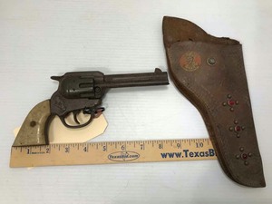 lot 905 image: Antique Toy Cap Pistol, Gene Autry with holster (Kenton Toys)