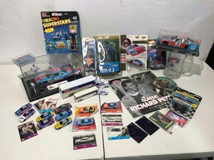 lot 923 image: Racing Collectibles Richard Petty